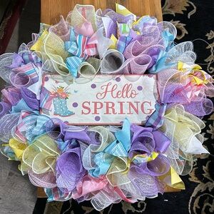 “Hello Spring” pastel wreath with wooden insert